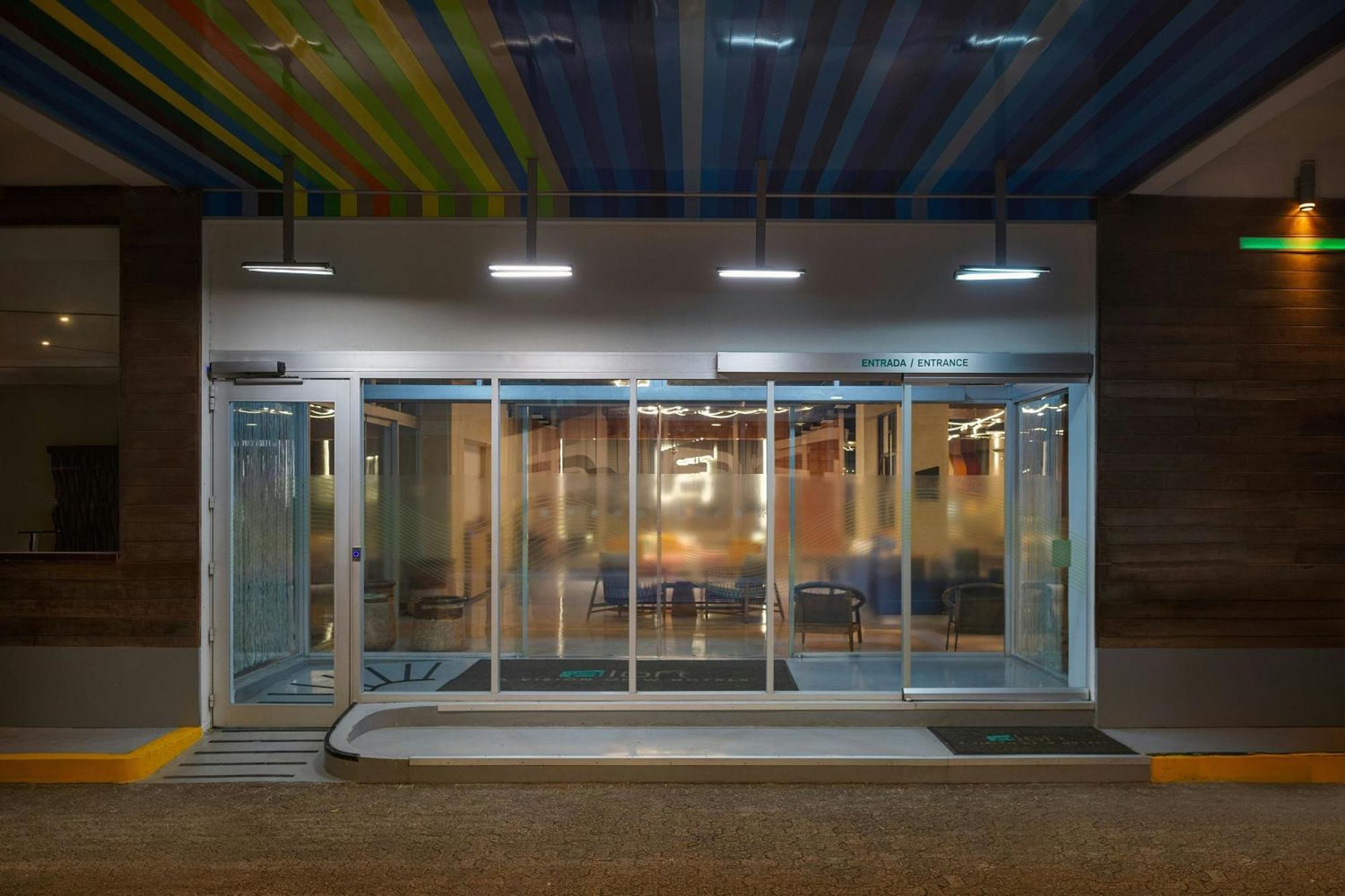 Renovated Aloft Cancun Bagian luar foto